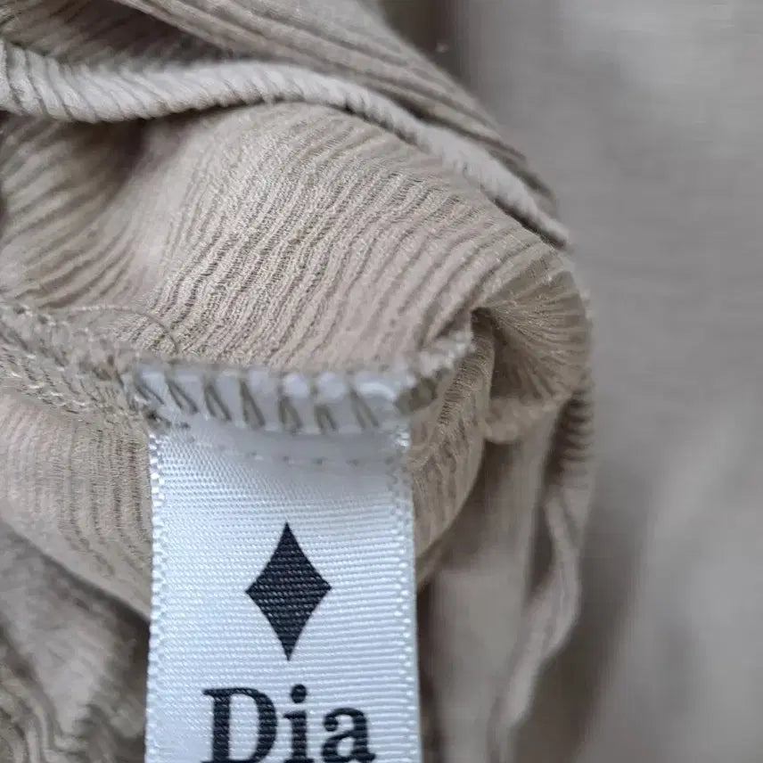 [BUNJANG] Beige Ribbed Hem String Oversized 3/4 Sleeve Blouse / 베이지 잔골지 밑단 스트링 오버핏 7부 소매 블라우스
