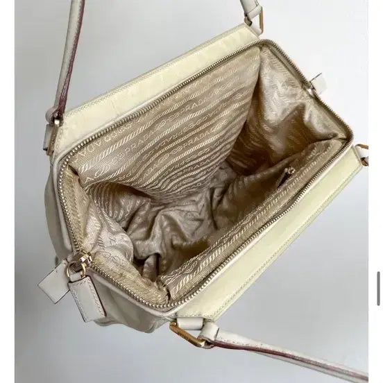 [BUNJANG] Prada 2000s Nylon Handbag / 프라다 2000년대 나일론 핸드백 (오아엔스 빈티지)