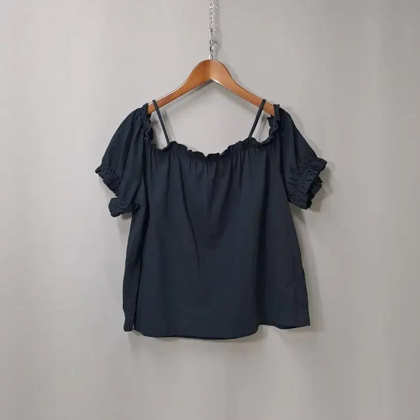 [BUNJANG] H.M Black Cotton Off-Shoulder Blouse / H.M 블랙 면 오프숄더 블라우스