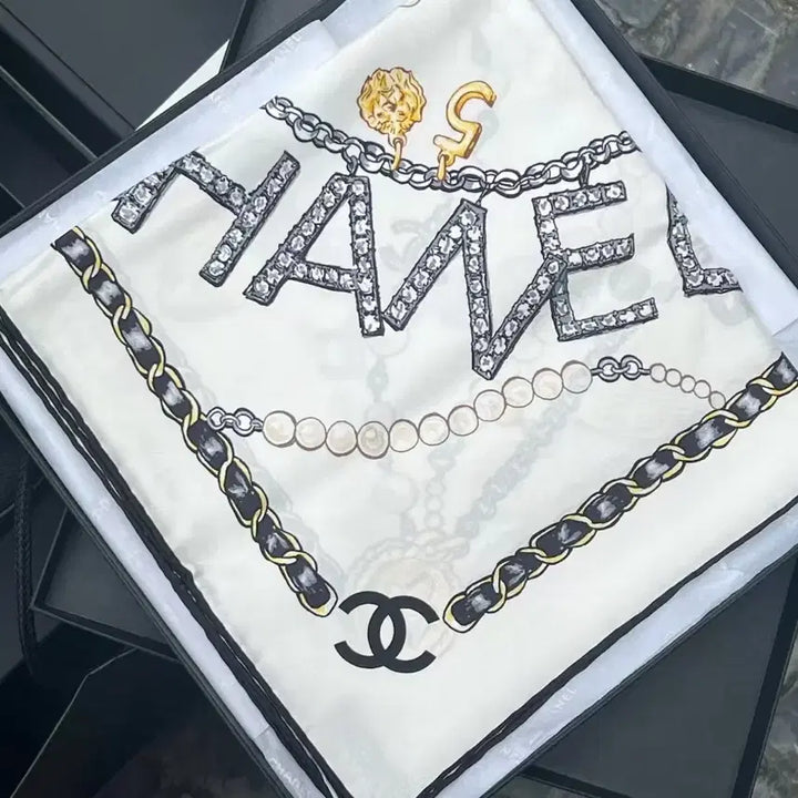 [BUNJANG] Chanel 90cm White Silk Scarf / 샤넬 90cm 화이트 스카프