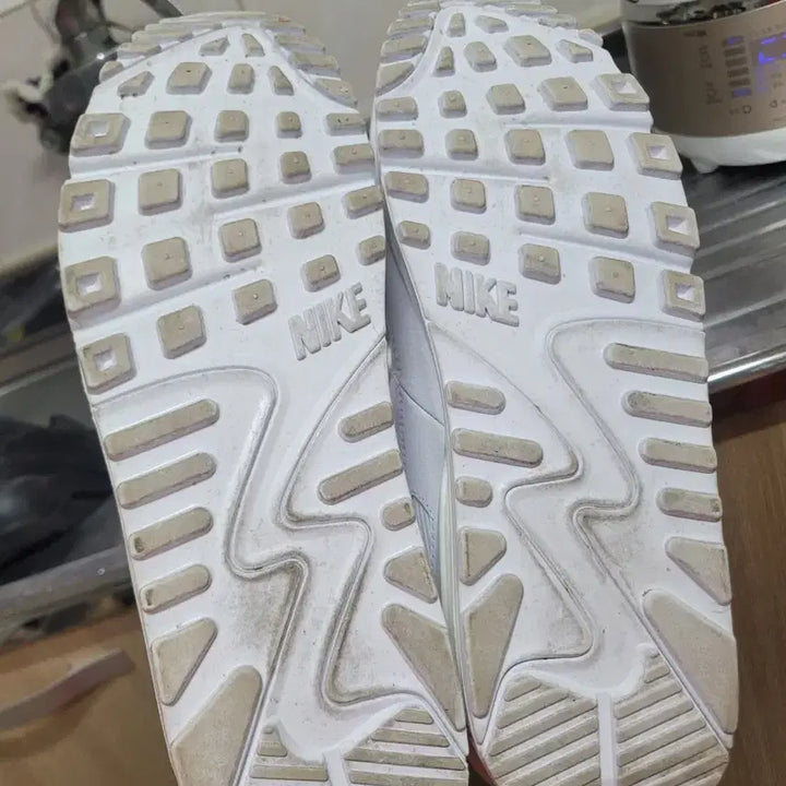 [BUNJANG] Nike Air Max 90 White Sneakers / 나이키 에어맥스 90 화이트 290mm