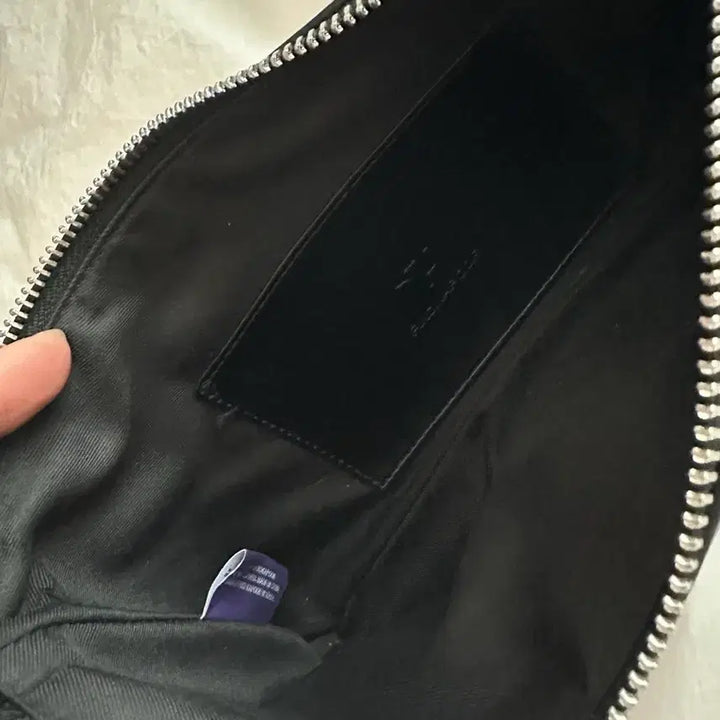 [BUNJANG] Find Kapoor Ribbon Shoulder &amp; Cross Bag / 파인드카푸어 리본 숄더&amp;크로스백 (실버열쇠고리포함)