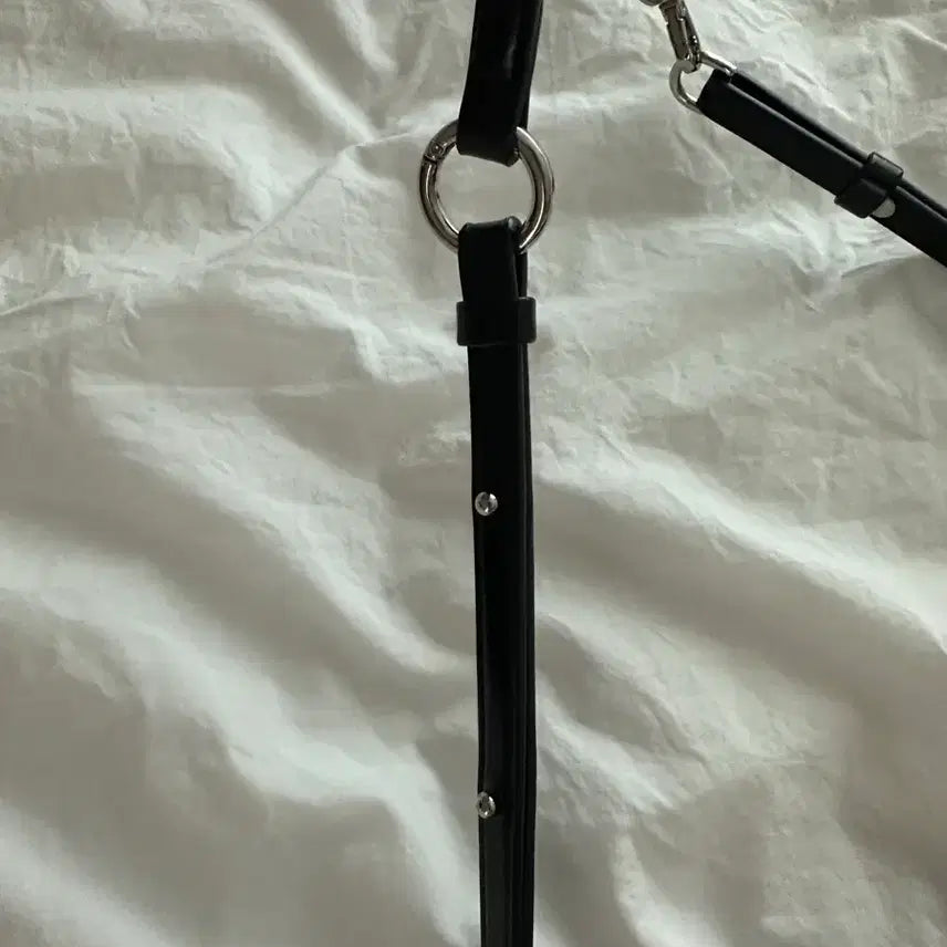 [BUNJANG] Find Kapoor Ribbon Shoulder &amp; Cross Bag / 파인드카푸어 리본 숄더&amp;크로스백 (실버열쇠고리포함)