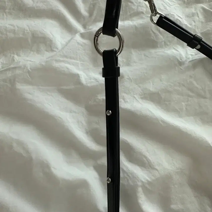 [BUNJANG] Find Kapoor Ribbon Shoulder &amp; Cross Bag / 파인드카푸어 리본 숄더&amp;크로스백 (실버열쇠고리포함)