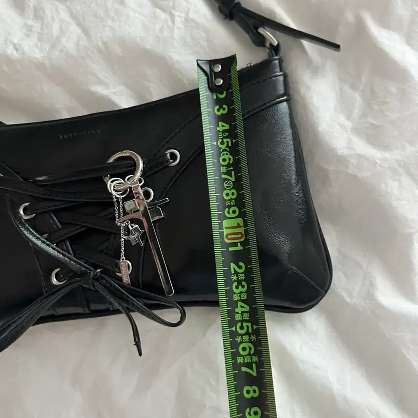[BUNJANG] Find Kapoor Ribbon Shoulder &amp; Cross Bag / 파인드카푸어 리본 숄더&amp;크로스백 (실버열쇠고리포함)