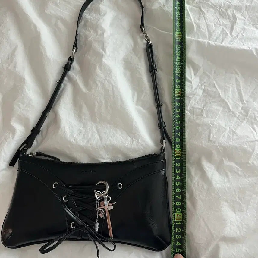 [BUNJANG] Find Kapoor Ribbon Shoulder &amp; Cross Bag / 파인드카푸어 리본 숄더&amp;크로스백 (실버열쇠고리포함)