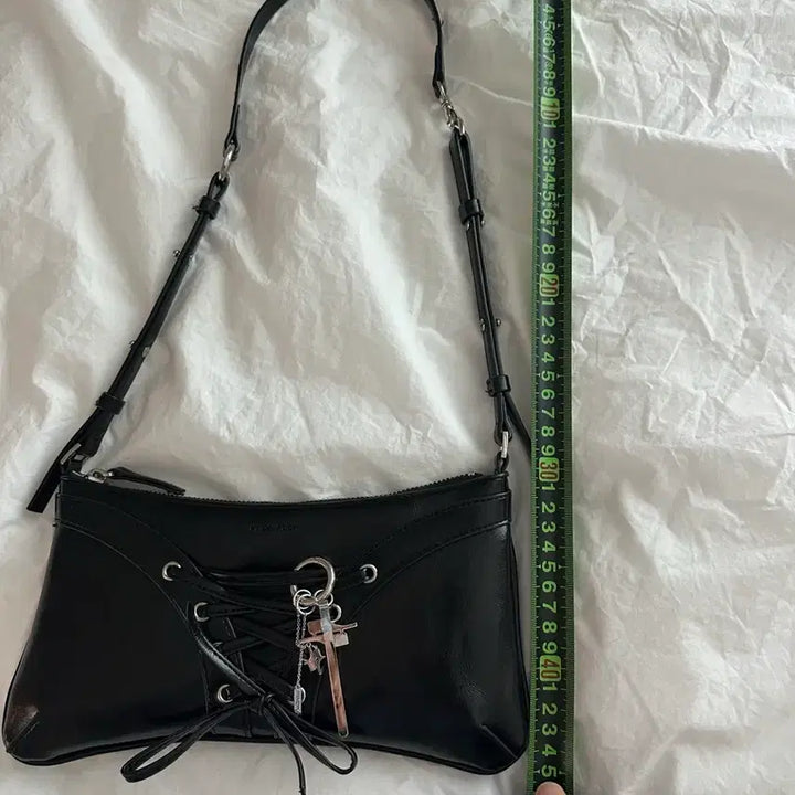 [BUNJANG] Find Kapoor Ribbon Shoulder &amp; Cross Bag / 파인드카푸어 리본 숄더&amp;크로스백 (실버열쇠고리포함)