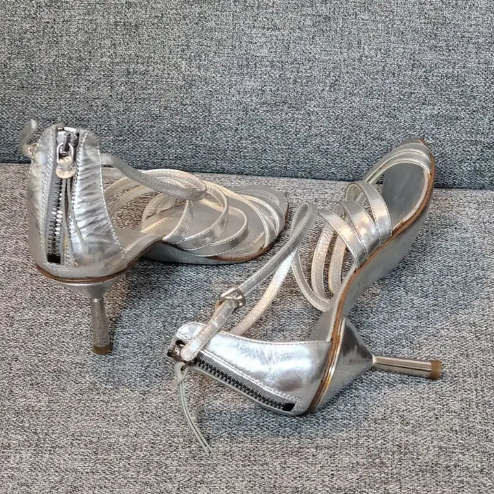 [BUNJANG] Miu Miu Silver Sandals (230) / 미우미우  샌들 230