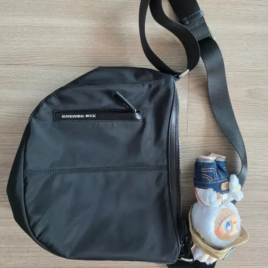 [BUNJANG] Mandarina Duck Hunter Crossbody Bag Black / 만다리나덕 헌터 크로스백 블랙