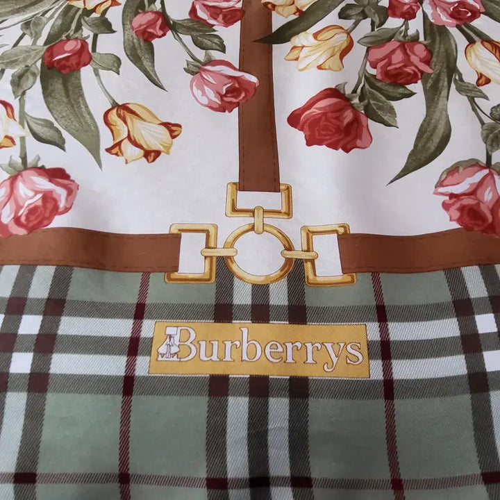[BUNJANG] Burberry Vintage Silk Scarf / 90s 빈티지 버버리 실크 스카프