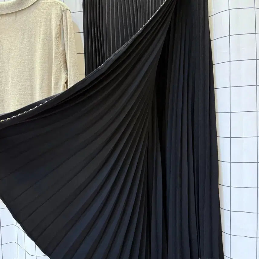[BUNJANG] Bowen Ria Pleated Long Skirt / 보웬 리아 플리츠스커트