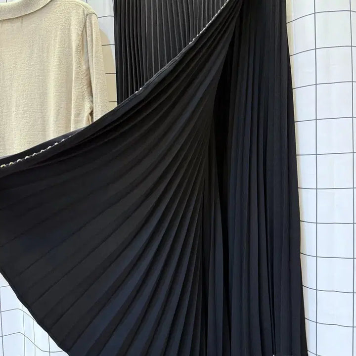 [BUNJANG] Bowen Ria Pleated Long Skirt / 보웬 리아 플리츠스커트