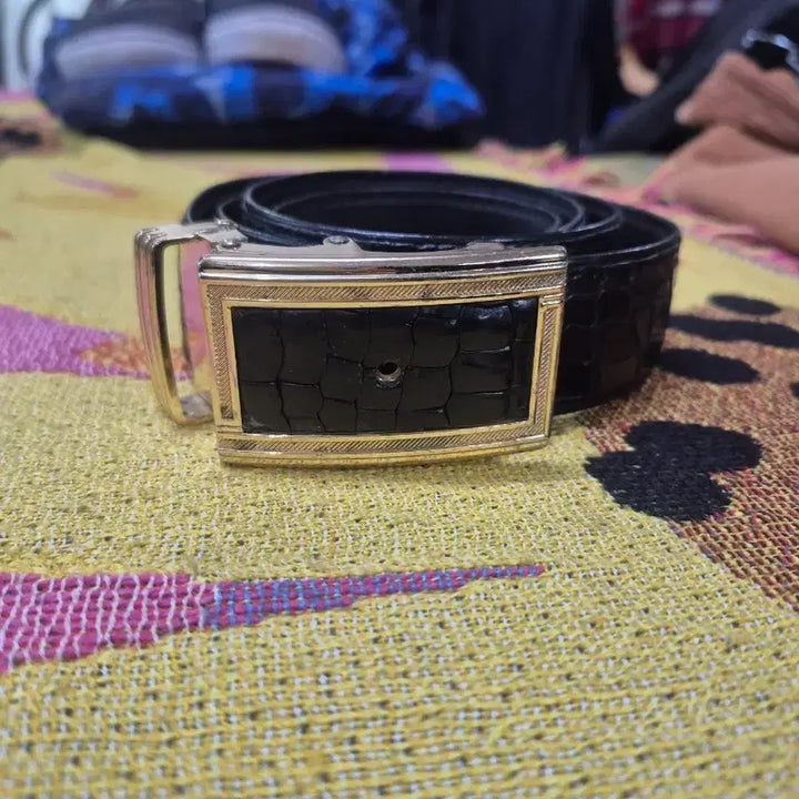 [BUNJANG] Black Leather Belt with Gold Buckle / 블랙 가죽 남성 벨트 금장 버클