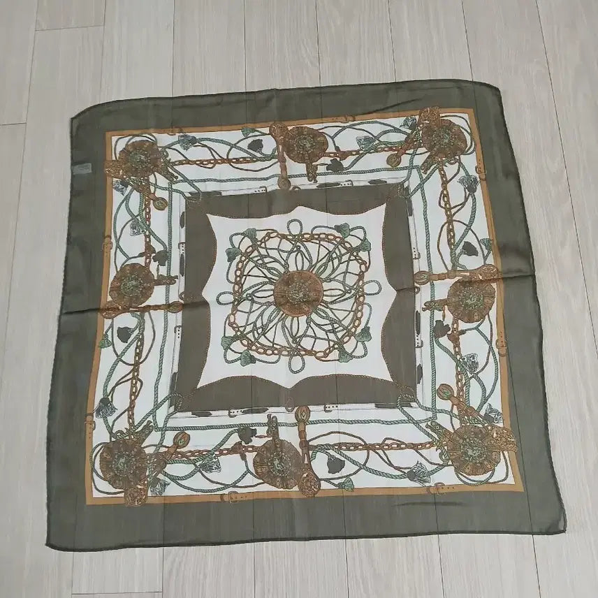 [BUNJANG] Italian Vintage Style Green/Gold Pattern Scarf / 이탈리아. 빈티지 스타일 스카프 그린/골드 패턴