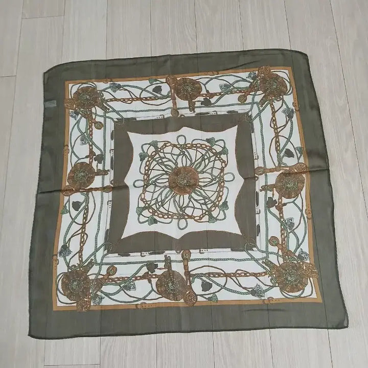 [BUNJANG] Italian Vintage Style Green/Gold Pattern Scarf / 이탈리아. 빈티지 스타일 스카프 그린/골드 패턴