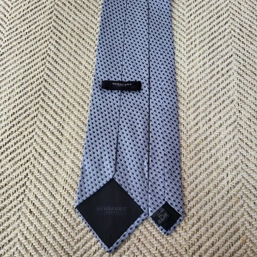 [BUNJANG] Burberry Silk Necktie / 버버리 실크 넥타이