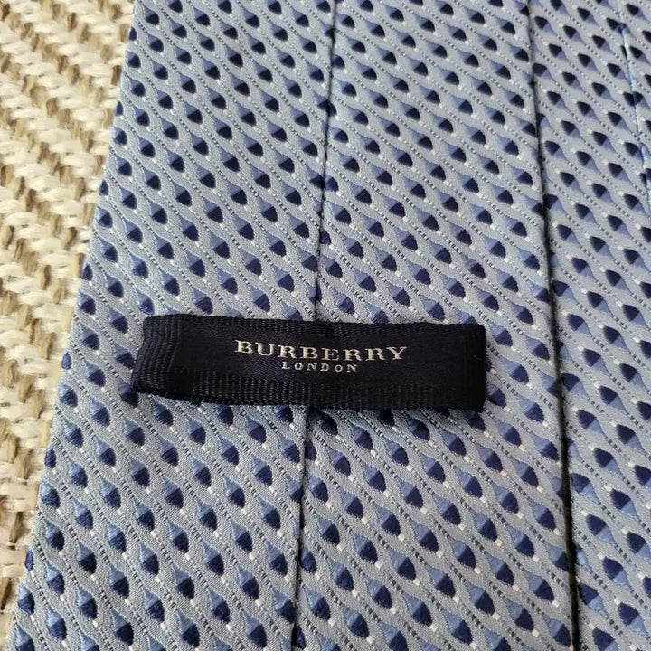 [BUNJANG] Burberry Silk Necktie / 버버리 실크 넥타이