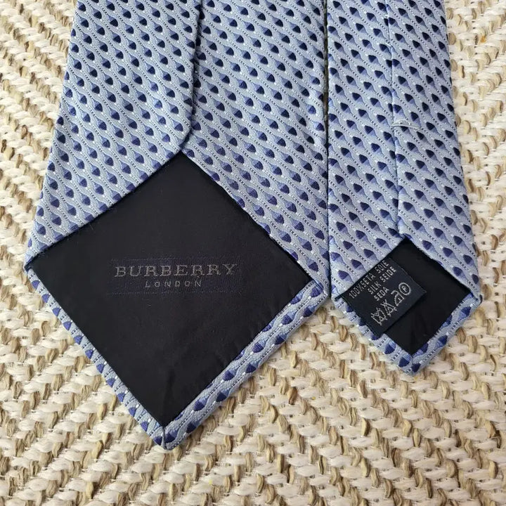 [BUNJANG] Burberry Silk Necktie / 버버리 실크 넥타이