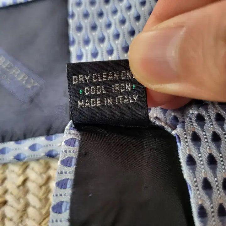 [BUNJANG] Burberry Silk Necktie / 버버리 실크 넥타이