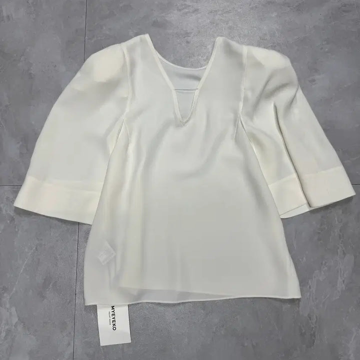 [BUNJANG] MYEYEKO Shoulder Pad Top / F 마이아이코 MYEYEKO 미사용