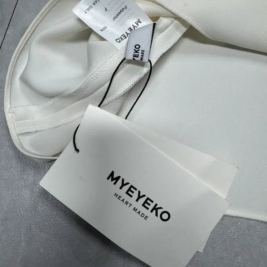 [BUNJANG] MYEYEKO Shoulder Pad Top / F 마이아이코 MYEYEKO 미사용