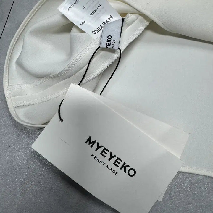 [BUNJANG] MYEYEKO Shoulder Pad Top / F 마이아이코 MYEYEKO 미사용
