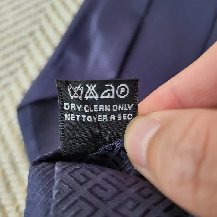 [BUNJANG] Givenchy Silk Tie Navy / 지방시 실크 넥타이 네이비
