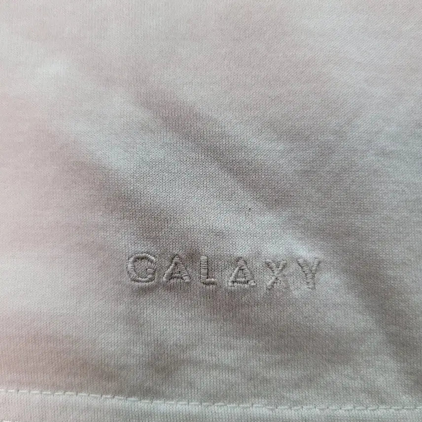 [BUNJANG] GALAXY Beige V-neck T-shirt / GALAXY 베이지 V넥 반팔 티셔츠 (110)