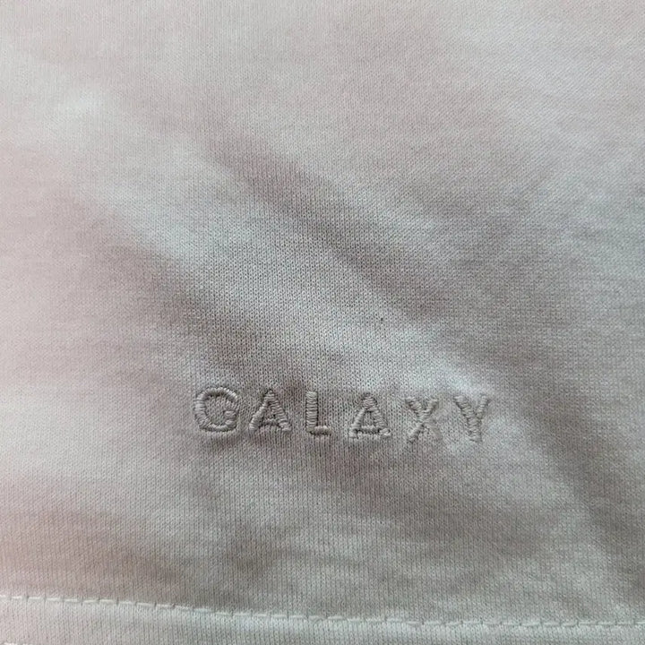 [BUNJANG] GALAXY Beige V-neck T-shirt / GALAXY 베이지 V넥 반팔 티셔츠 (110)