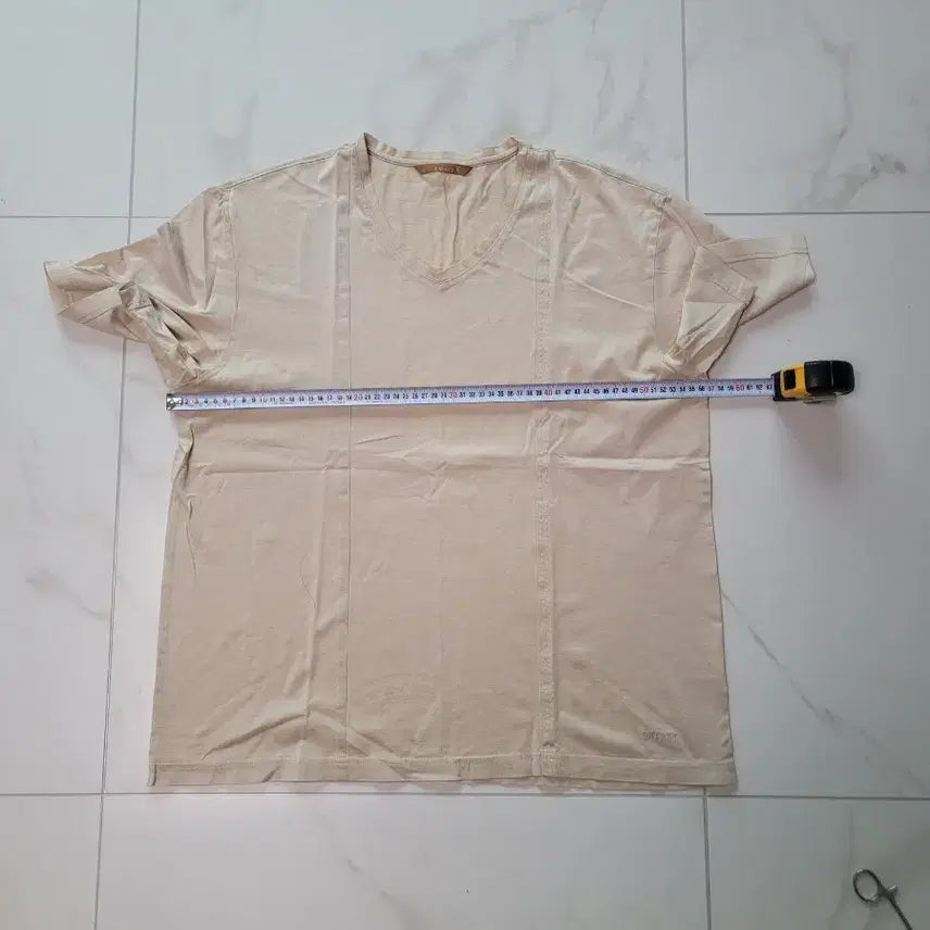 [BUNJANG] GALAXY Beige V-neck T-shirt / GALAXY 베이지 V넥 반팔 티셔츠 (110)