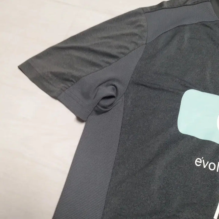 [BUNJANG] Unbranded Functional Short-Sleeve T-shirts (Set of 2) - 105 / 반팔 기능성 티셔츠 2종 - 105