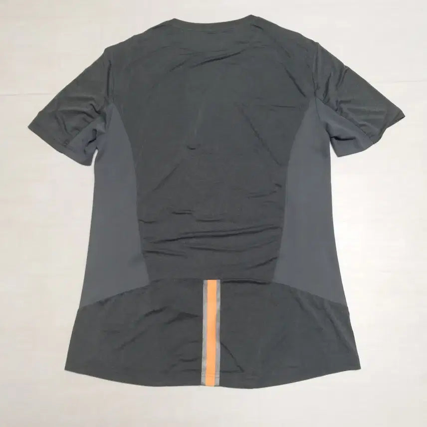 [BUNJANG] Unbranded Functional Short-Sleeve T-shirts (Set of 2) - 105 / 반팔 기능성 티셔츠 2종 - 105