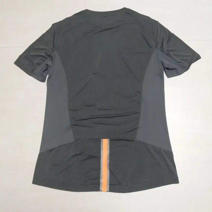 [BUNJANG] Unbranded Functional Short-Sleeve T-shirts (Set of 2) - 105 / 반팔 기능성 티셔츠 2종 - 105
