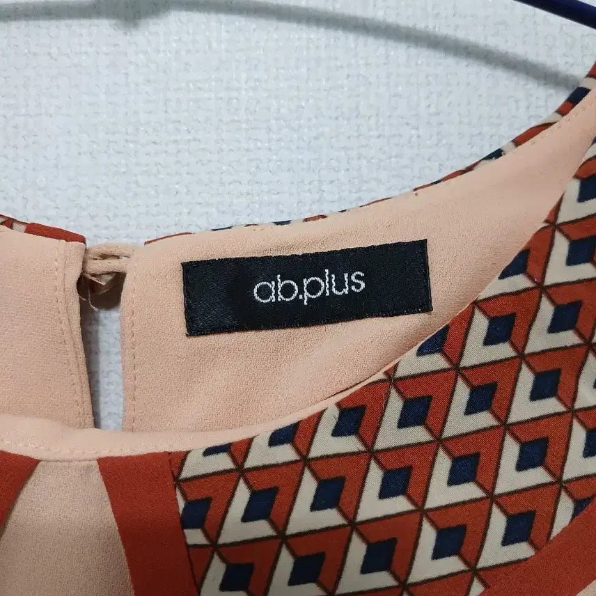 [BUNJANG] ab.plus Pink Pattern Collar Blouse / ab.plus 카라 블라우스 핑크 패턴