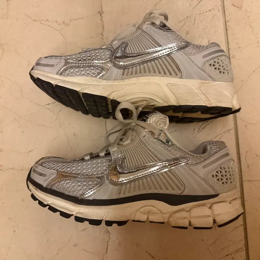 [BUNJANG] Nike Zoom Vomero Silver / 나이키 줌 보메로 실버 235