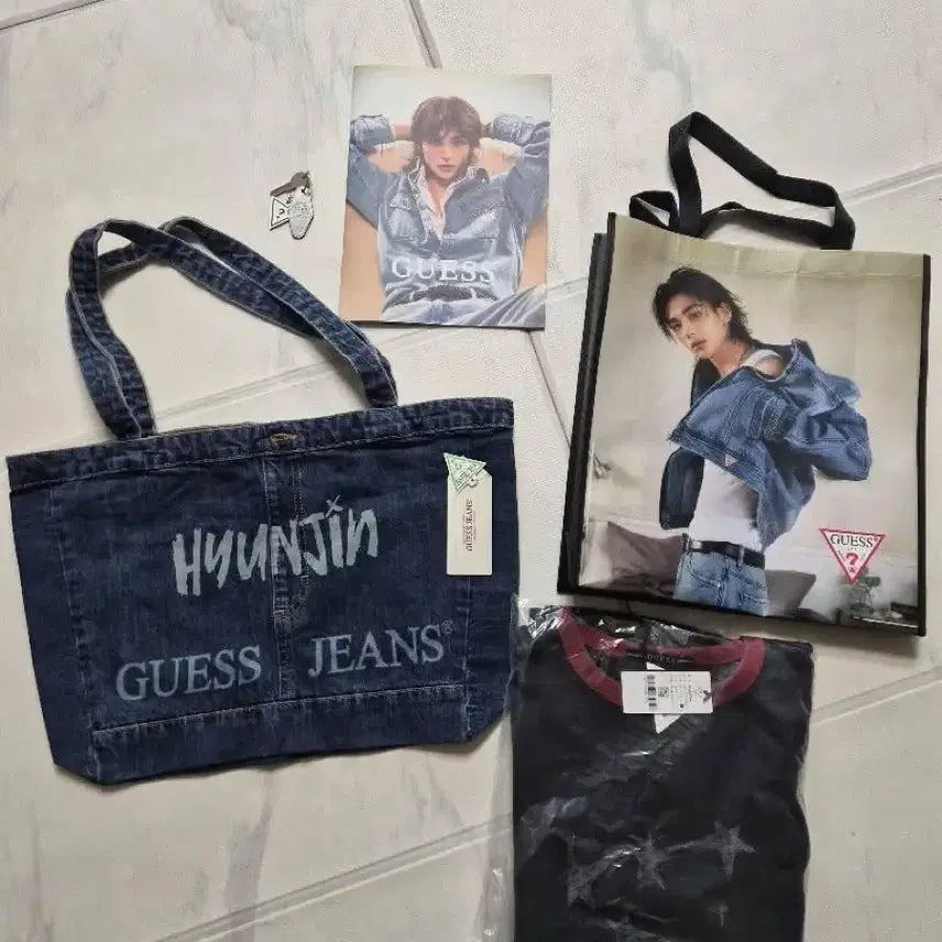 [BUNJANG] Guess Hyunjin Denim Bag + T-shirt Bundle Set / 게스 현진 데님 가방 + 티셔츠 + 쇼핑백+키링 일괄