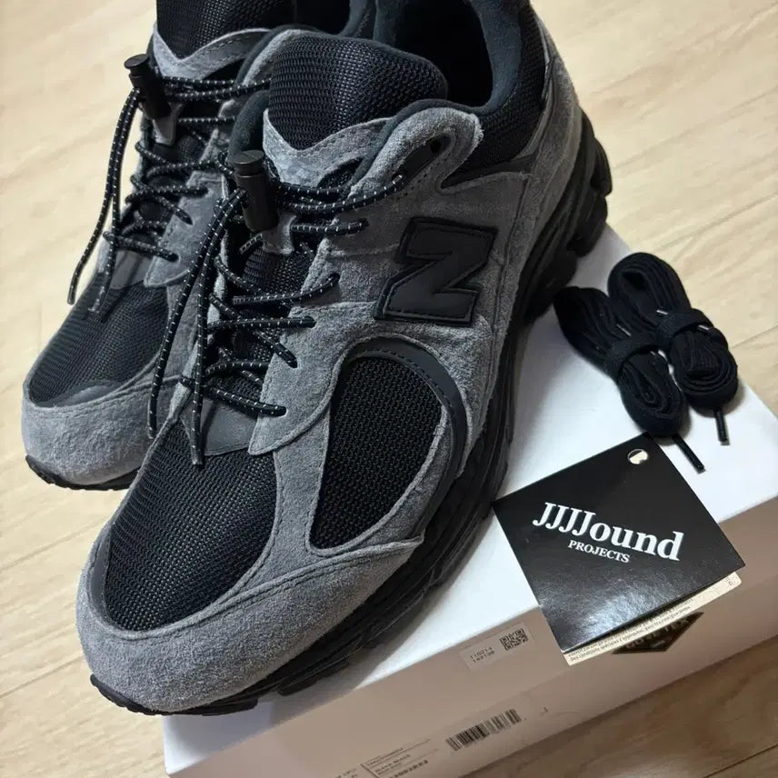 [SOLD OUT] 뉴발란스 x JJJJound 2002R 고어텍스 챠콜 290