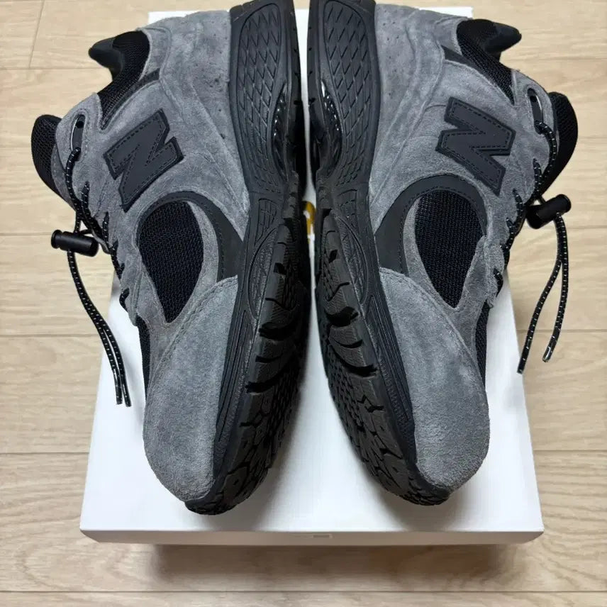 [SOLD OUT] 뉴발란스 x JJJJound 2002R 고어텍스 챠콜 290