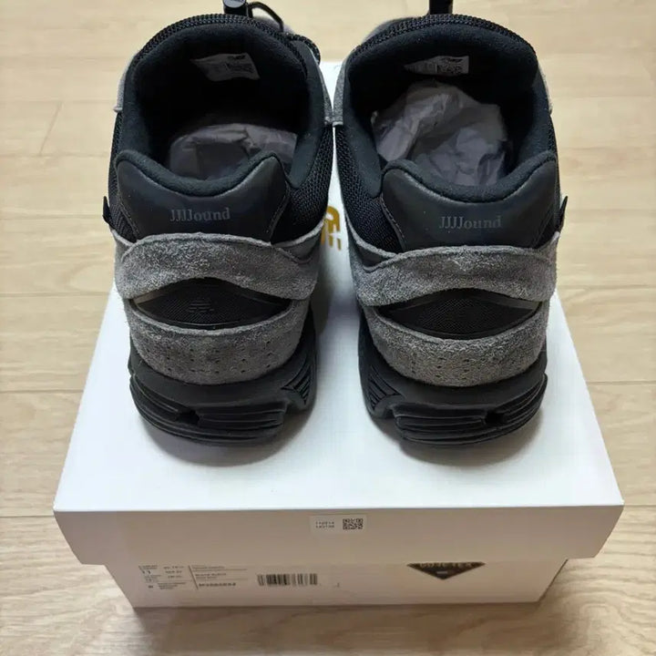 [SOLD OUT] 뉴발란스 x JJJJound 2002R 고어텍스 챠콜 290
