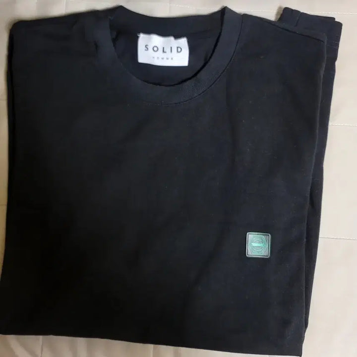 [BUNJANG] Solid Homme Embroidered Logo Black T-shirt / 솔리드옴므 백로고 자수 블랙 반팔 티셔츠 50사이즈