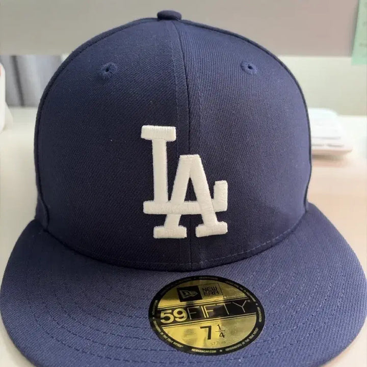 [SOLD OUT] 뉴에라LA 모자 네이비 (57.7)
