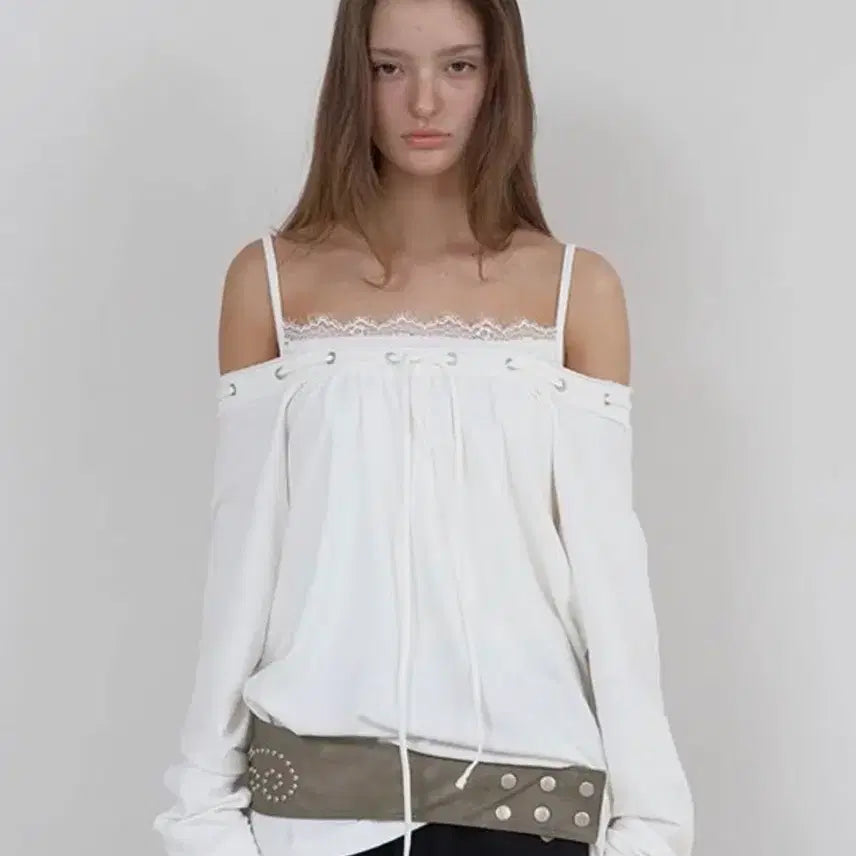 [BUNJANG] Asura Illet Off-Shoulder T-Shirt White / 아수라 아일랫 오프숄더티 화이트