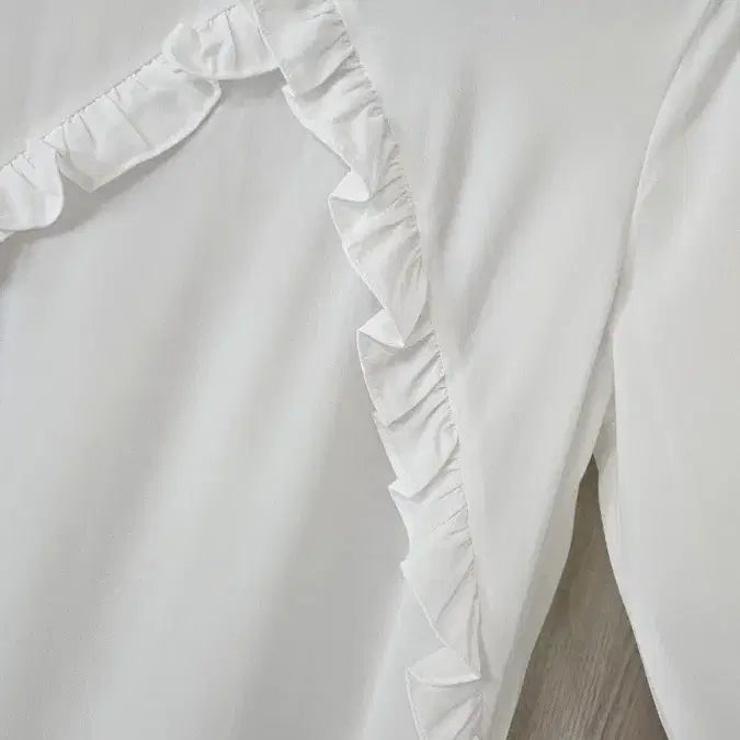 [BUNJANG] Miere Frill White Blouse / 프릴화이트블라우스 새상품