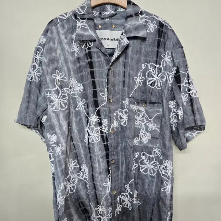 [BUNJANG] Andersson Bell Flower Embroidery Typo Shirt XL / 앤더슨벨 플라워 자수 타이포 셔츠 XL