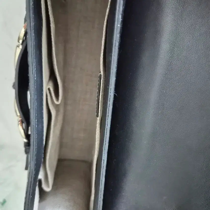 [BUNJANG] Gucci Emily Microguccissima Leather Shoulder Bag / 구찌 마이크로시마 레더 에밀리 숄더백 블랙(정품)