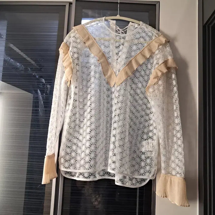 [BUNJANG] Sandro Lace Blouse / 새옷 산드로 레이스 블라우스 듀엘지컷보브오즈세컨에고이스트마쥬랑방