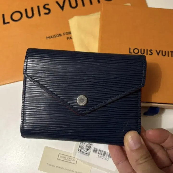 [BUNJANG] Louis Vuitton Victorine Epi Bifold Wallet / [S급/정품] 루이비통 빅토린 에피 반지갑