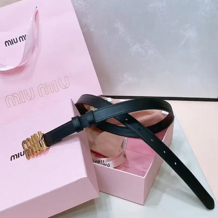 [BUNJANG] Miu Miu Black Leather Belt with Metal Logo Buckle / 미우미우 메탈 로고 버클이 달린 블랙 여성 벨트 80 폭 2.0cm