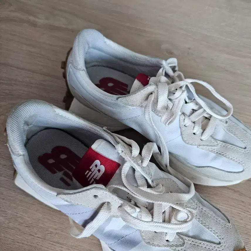[BUNJANG] New Balance 327 Sneakers / 뉴발란스 327  220