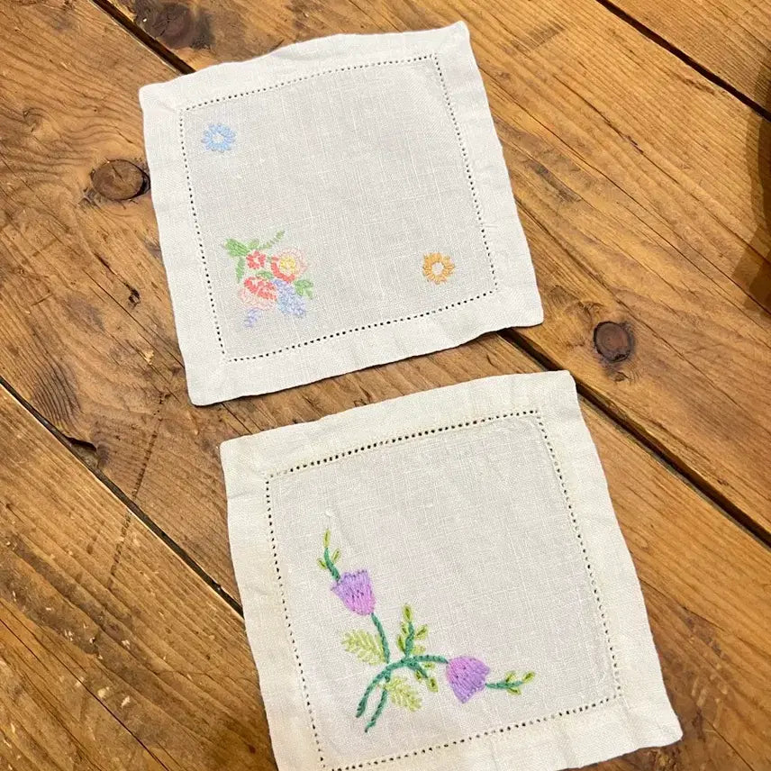 [BUNJANG] Vintage English Embroidered Linen Coaster Set (2 Pieces) / 영국 빈티지 손자수 린넨 티코스터 2장